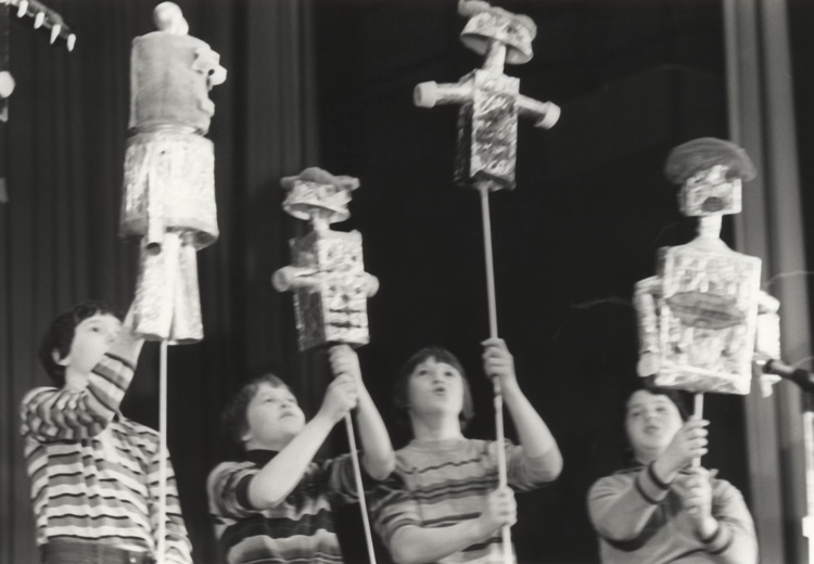 Com&eacute;diens de la pi&egrave;ce de th&eacute;&acirc;tre Tassez-vous, on joue (1980)