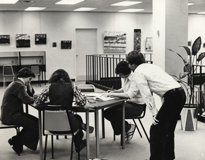 &eacute;tudiants &agrave; la Galerie &eacute;ducative De La Salle