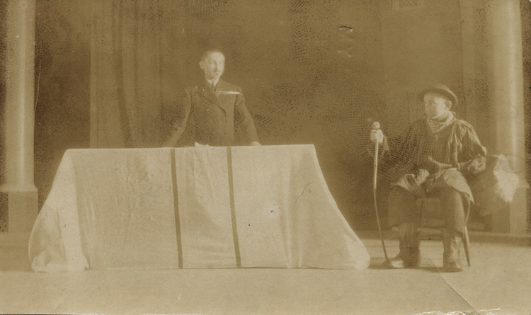 Pi&egrave;ce de th&eacute;&acirc;tre jou&eacute;e par les &eacute;l&egrave;ves du Coll&egrave;ge s&eacute;raphique des Capucins