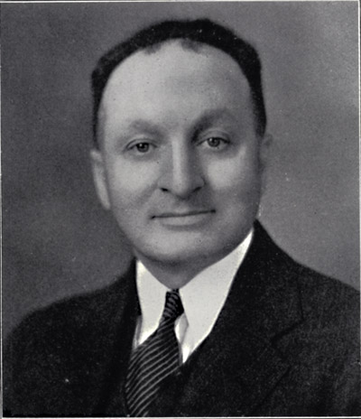 Reproduction de la dixi&egrave;me page de l’Annuaire de l’&Eacute;cole normale de l’Universit&eacute; d’Ottawa, comprenant une photographie de Am&eacute;d&eacute;e B&eacute;n&eacute;teau, premier directeur de l’enseignement fran&ccedil;ais en Ontario, 1927-1937, 1939.