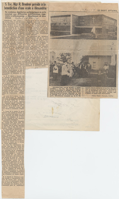 Reproduction d’un article paru dans le journal Le Droit du 14 juin 1954 relatant la b&eacute;n&eacute;diction de l’&eacute;cole Notre-Dame du Perp&eacute;tuel-Secours d’Alexandria (Ontario), sous la pr&eacute;sidence de Mgr Rosaire Brodeur, 1954.