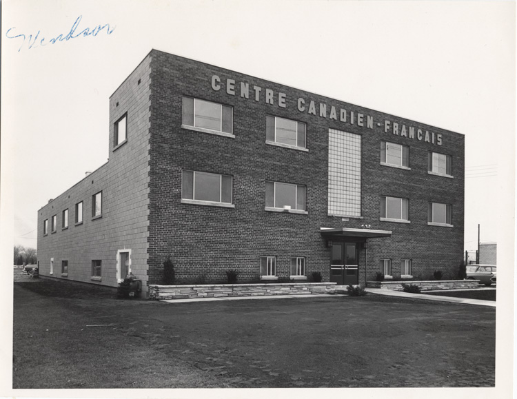 Reproduction d’une photographie de l’&eacute;difice du Centre canadien-fran&ccedil;ais &agrave; Windsor, ca 1958.